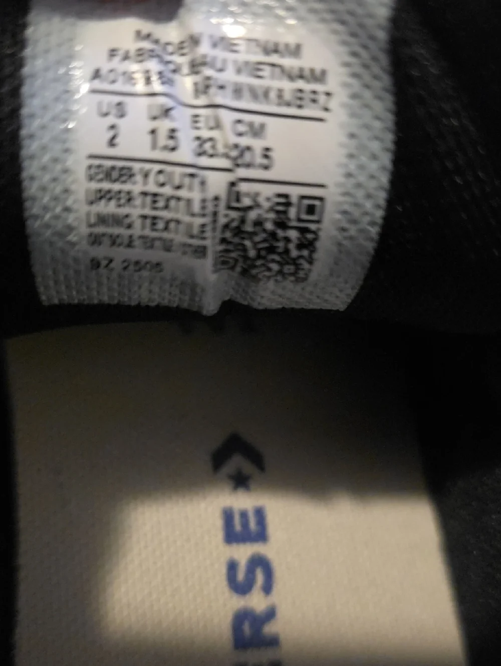 Converse Black and White Low Top Sneakers Boys Size 2